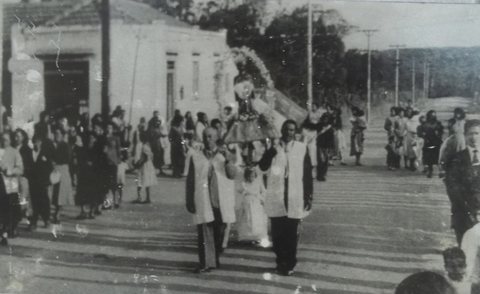 Procissão do Divino na Avenida Emancipação
