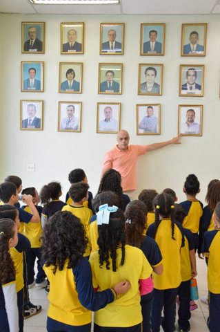 Foto 3 de Visita dos alunos do Colégio Batista à Câmara Municipal