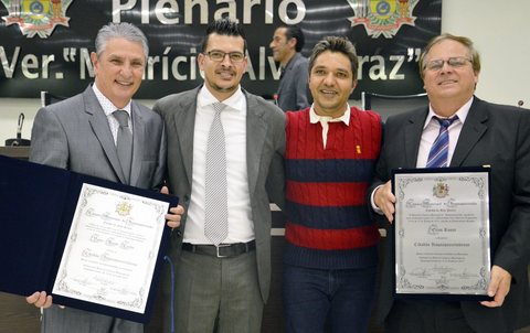 O engenheiro civil Waldir Coelho e o ex-vereador Elias Rossi receberam o Título de Cidadão Itaquaquecetubense em 2016. As homanegans foram iniciativas dos vereadores Professor Gilberto Tico e Silvani de Paula Lima, respectivamente.