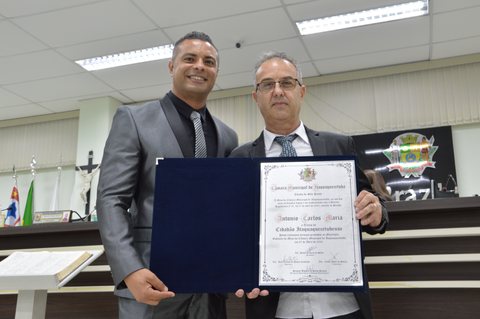Empresário Antônio Carlos Maria recebeu o Título de Cidadão Itaquaquecetubense em 2020. A homenagem foi uma iniciativa do vereador Cesar Diniz de Souza, o Cesinha da Associação.