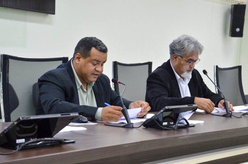 Secretário Peterson Coutinho apresentou os números na Câmara