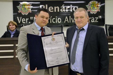 Empresário Pedro Perez Neira recebeu o Título de Cidadão Itaquaquecetubense em 2016. A homenagem foi uma iniciativa da vereador Rolgaciano Fernandes.