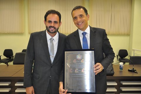 Deputado federal Marco Aurélio Bertaiolli recebeu o Título de Cidadão Itaquaquecetubense em 2018. A homenagem foi uma iniciativa do vereador Santiago.