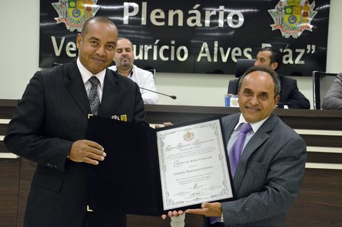 Kleber da Silva Conceição recebeu o Título de Cidadão Itaquaquecetubense em 2016. A homenagem foi uma iniciativa da vereador Genival Soares de Lima, o Val do Mercado.