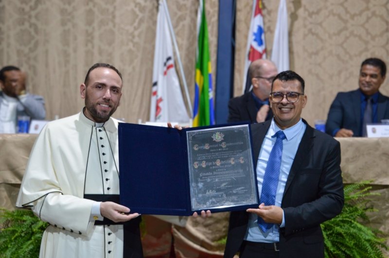 A homenagem foi uma iniciativa do vereador Professor Gilberto Tico