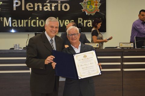 Jornalista Nelson Cortês recebeu o Título de Cidadão Itaquaquecetubense em 2017.