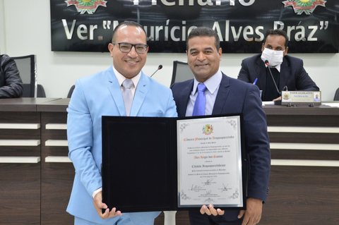 Pastor Alex Regis dos Santos recebeu o Título de Cidadão Itaquaquecetubense em 2022. A homenagem foi uma iniciativa do vereador Luiz Coutinho.