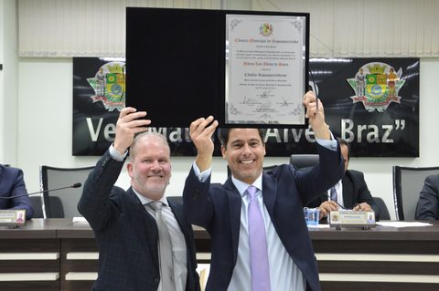 Deputado federal Márcio Alvino recebeu o Título de Cidadão Itaquaquecetubense em 2022. A homenagem foi uma iniciativa do vereador Roque Levi Santos Tavares, o Dr. Roque.