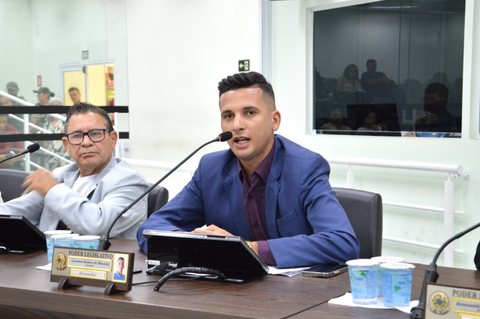 Gustavo votou junto com Cesinha contra o projeto de lei