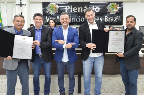 Ex-assessor parlamentar Jeferson Modesto, o Jé, e o ex-secretário adjunto estadual da Habitação, Fernando Marangoni, receberam o Título de Cidadão Itaquaquecetubense em 2022. As homenagens foram iniciativas dos vereadores Ceará e David Neto.