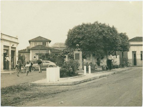 Praça dos Expedicionários na atual Avenida Emancipação
