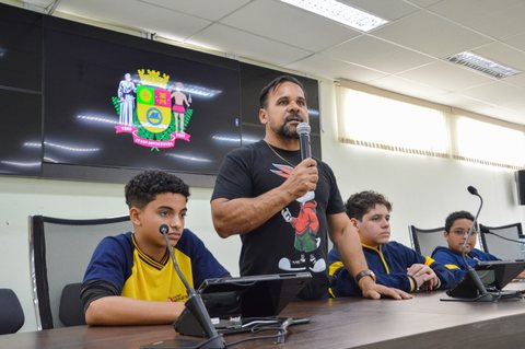 Foto 8 de Visita dos alunos do Colégio Batista à Câmara Municipal