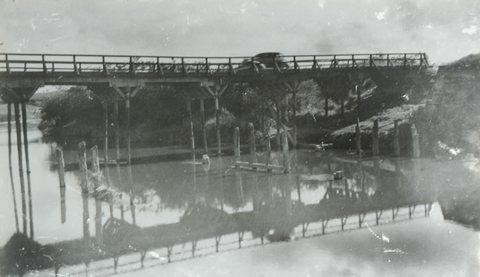 Ponte velha sobre o Rio Tietê (década de 1930)
