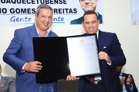 Ricardo Izar recebeu o Título de Cidadão Itaquaquecetubense em 2022. A homenagem foi uma iniciativa do vereador Ricardo de Brito Ferreira, o Ricardinho.