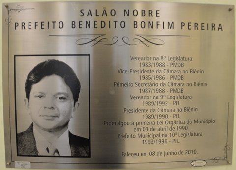 Salão nobre leva o nome do ex-vereador e ex-prefeito Benedito Bonfim Pereira, falecido em 2010