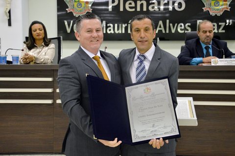 Zenival Alves de Lima recebe o Título de Cidadão Itaquaquecetubense em 2016. A homenagem foi uma iniciativa do vereador Wilson dos Santos, o Wilson Pirata.